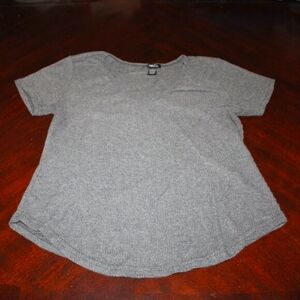 Rue 21 Gray Ribbed Knit V-Neck Tee – Size L